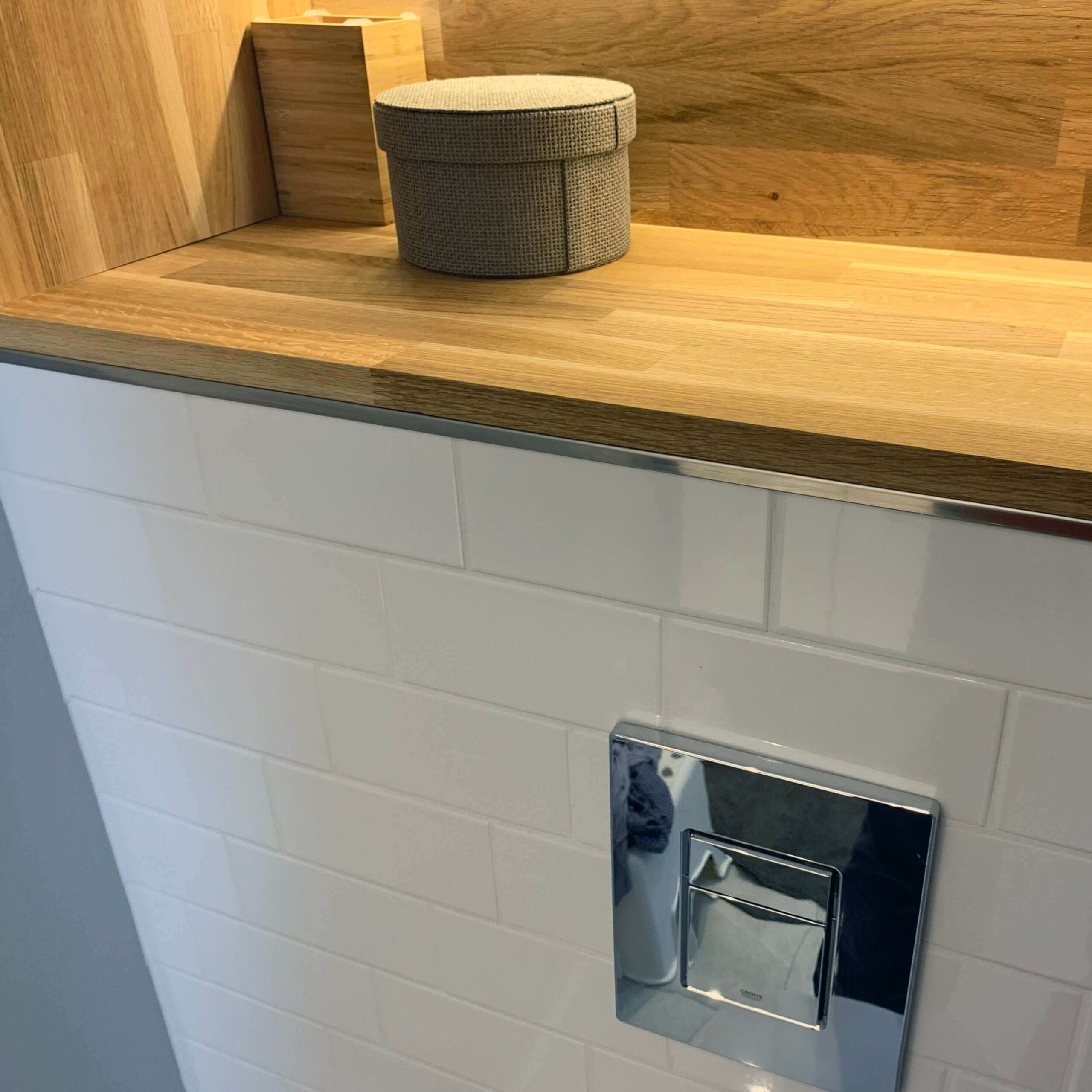 zabudowa geberitu płytkami